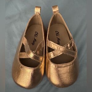 Old Navy Shimmering Gold Kids Dress Shoes 12-18 Months - Size 4